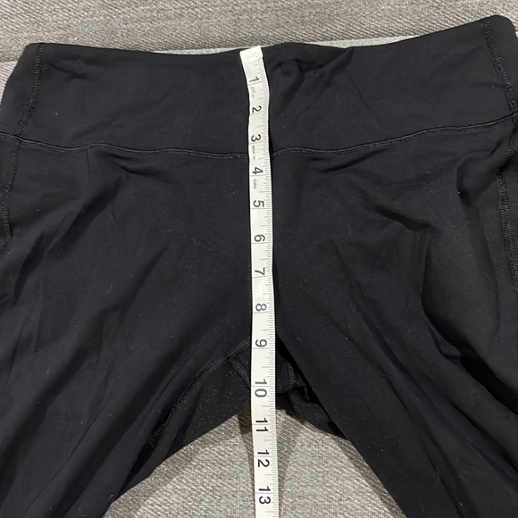 Athleta Black Cropped Workout Pants with Criss Cross Detail Size Large Tall - Picture 5 of 8